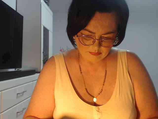 Emyllywhite webcam