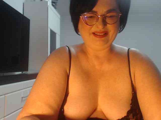 Emyllywhite webcam