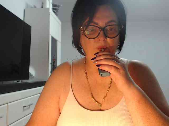 Emyllywhite webcam