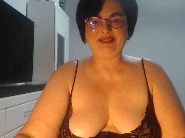 Emyllywhite webcam