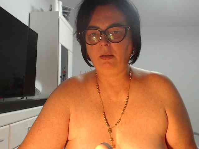 Emyllywhite webcam