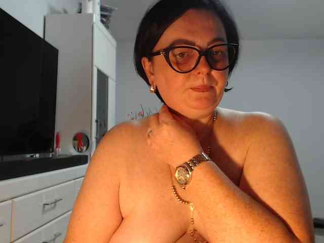 Emyllywhite webcam