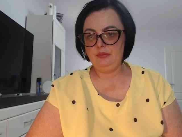 Emyllywhite webcam