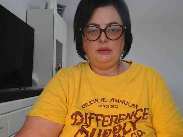 Emyllywhite webcam