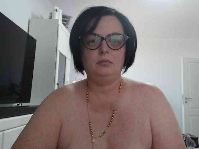 Emyllywhite webcam