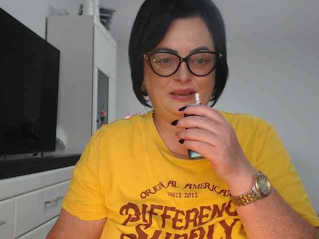 Emyllywhite webcam