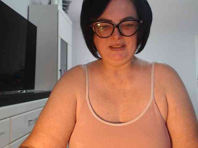 Emyllywhite webcam