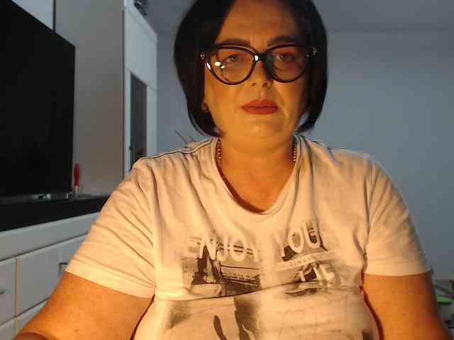 Emyllywhite webcam