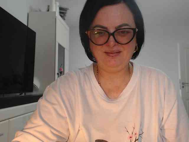 Emyllywhite webcam