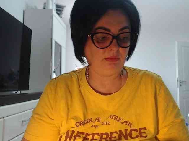 Emyllywhite webcam