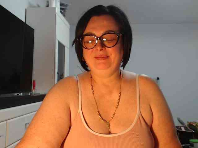Emyllywhite webcam