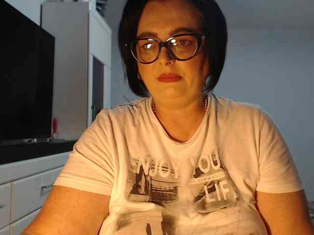 Emyllywhite webcam