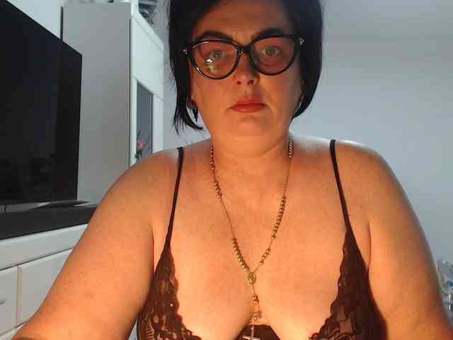Emyllywhite webcam