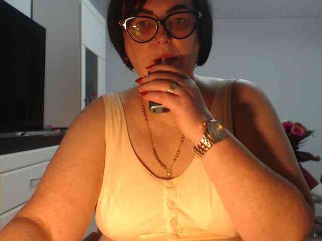 Emyllywhite webcam