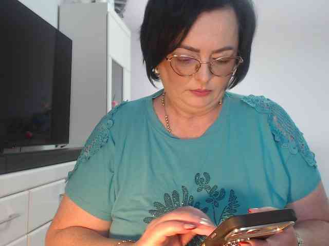 Emyllywhite webcam