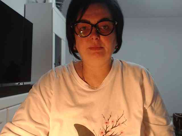 Emyllywhite webcam
