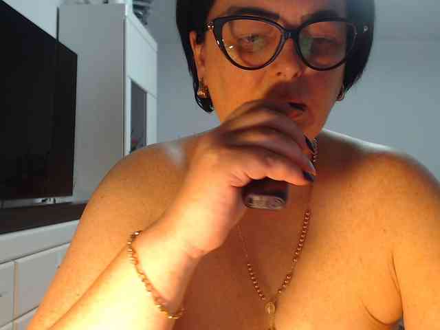 Emyllywhite webcam