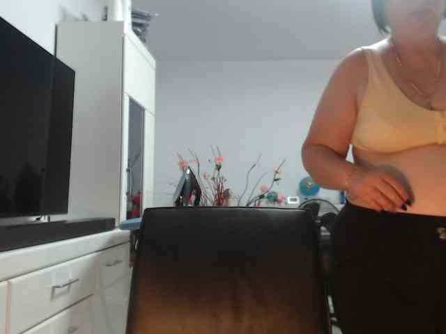 Emyllywhite webcam