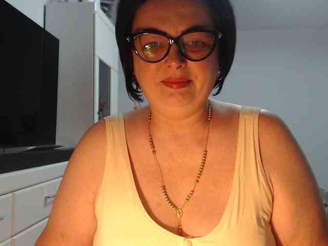 Emyllywhite webcam