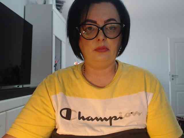 Emyllywhite webcam