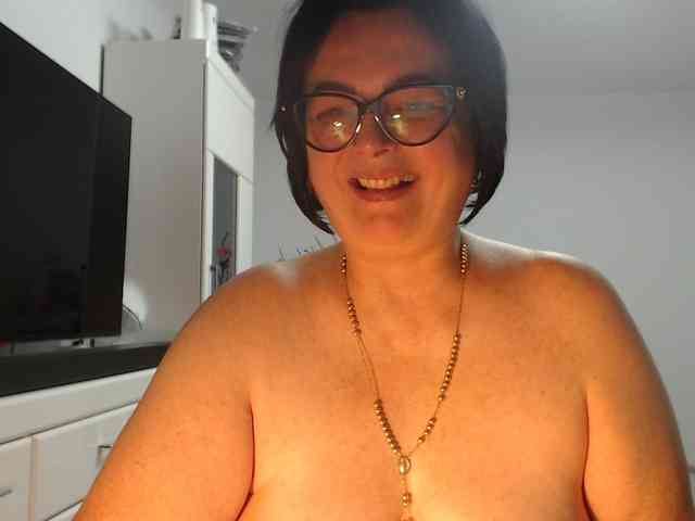 Emyllywhite webcam