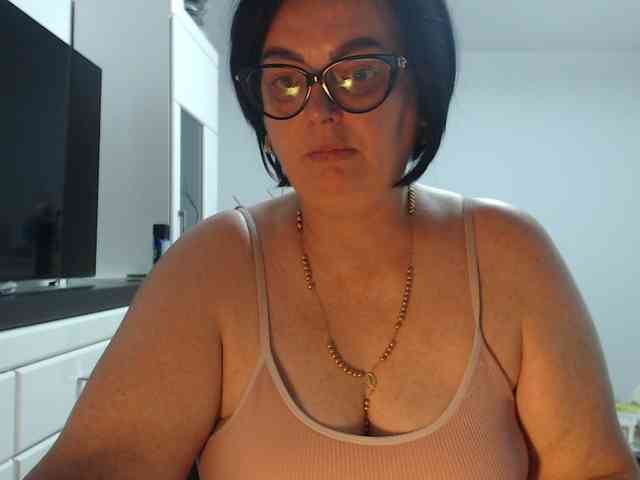 Emyllywhite webcam