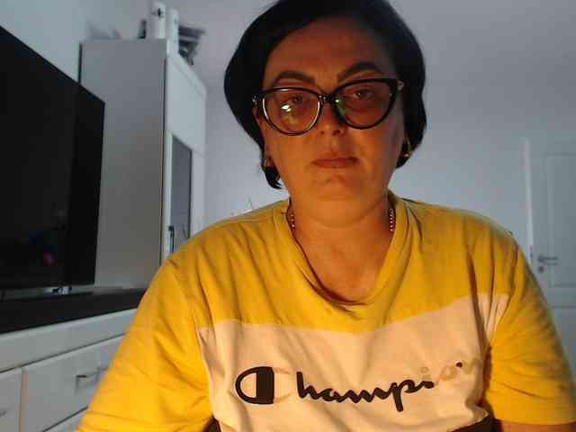 Emyllywhite webcam
