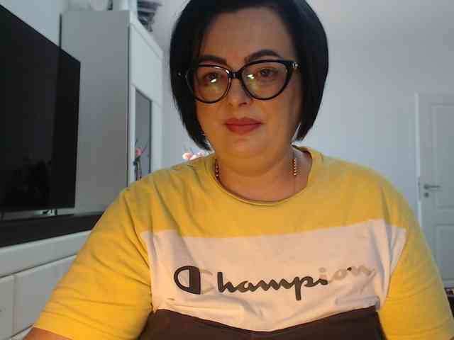 Emyllywhite webcam