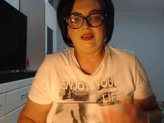 Emyllywhite webcam