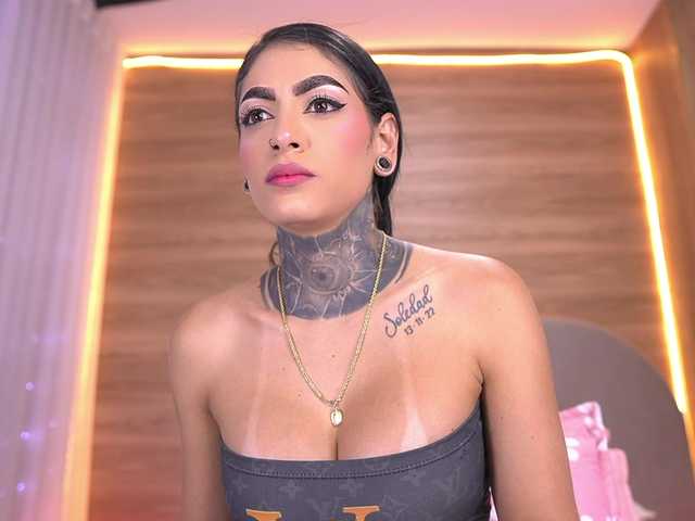 sexy-danna live cam on BongaCams