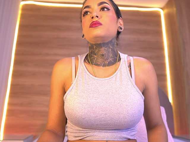 sexy-danna live cam on BongaCams