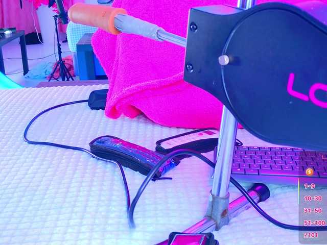 NathaxaLeans live cam on BongaCams