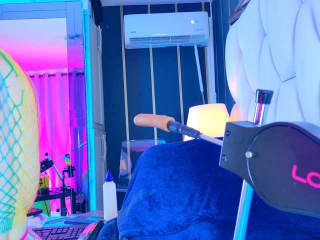 NathaxaLeans live cam on BongaCams
