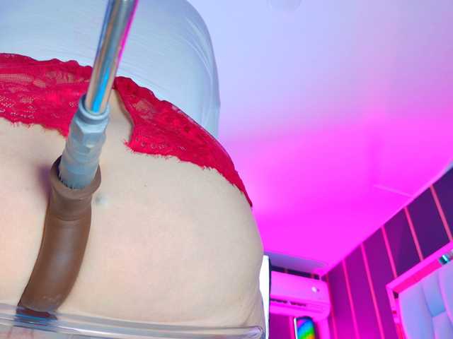 NathaxaLeans live cam on BongaCams