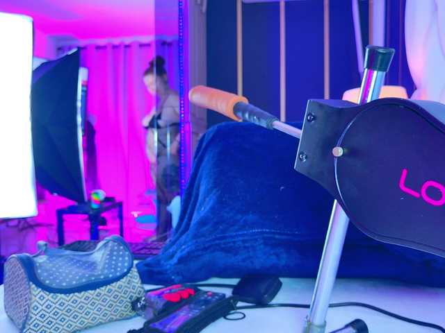 NathaxaLeans live cam preview
