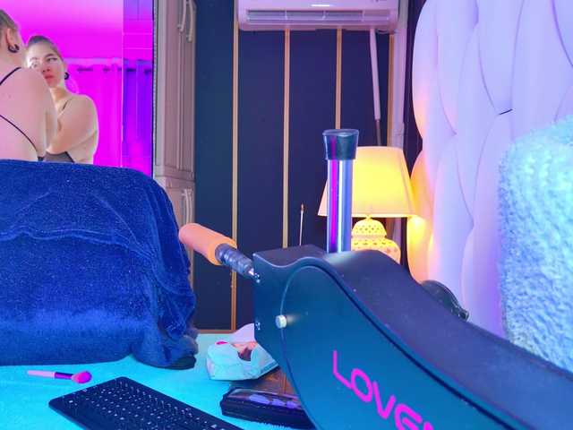NathaxaLeans live cam on BongaCams