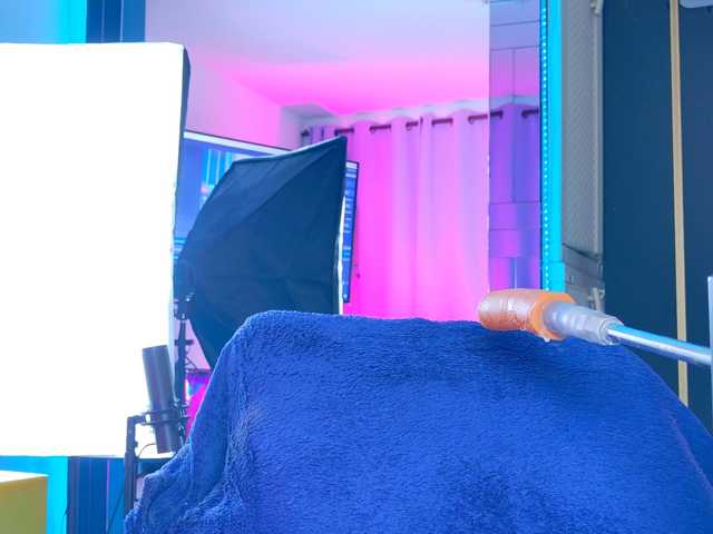 NathaxaLeans live cam preview