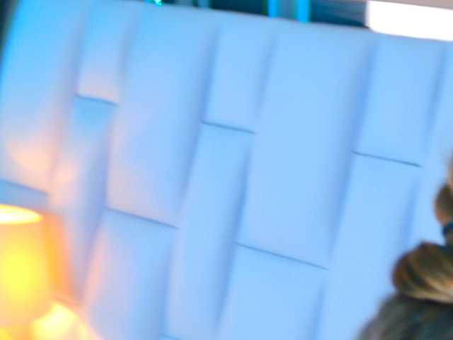 NathaxaLeans live cam preview