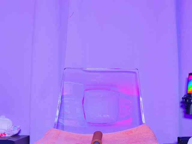 NathaxaLeans webcam