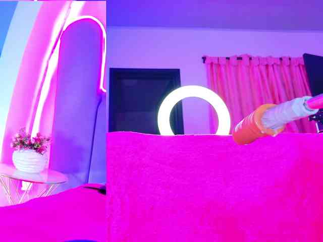 NathaxaLeans webcam