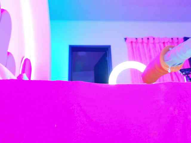 NathaxaLeans webcam