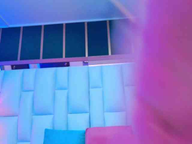 NathaxaLeans webcam