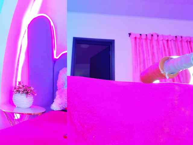 NathaxaLeans webcam