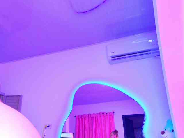 NathaxaLeans webcam