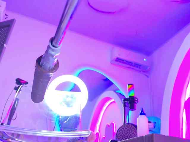 NathaxaLeans webcam