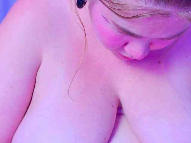 NathaxaLeans webcam