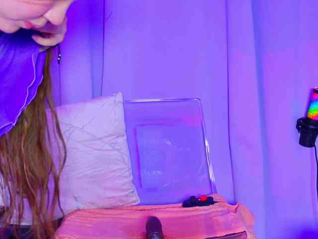 NathaxaLeans webcam