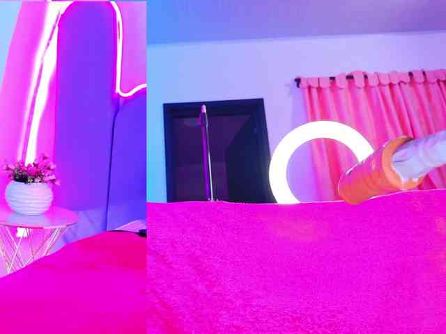 NathaxaLeans webcam
