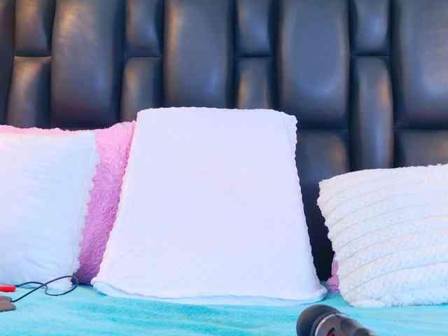 NathaxaLeans webcam