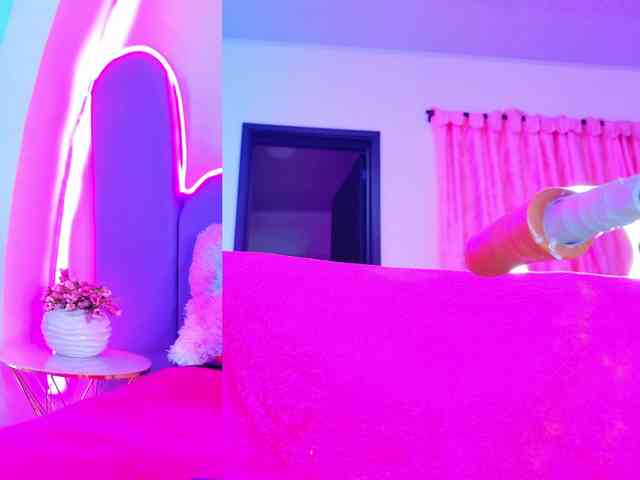 NathaxaLeans webcam